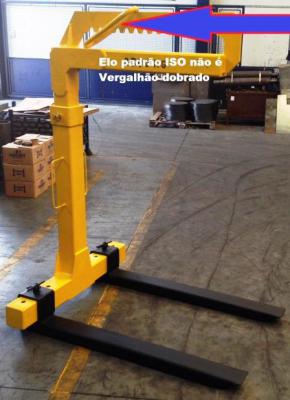 Garfo Dôminus
Peso: 140 Kg
Altura útil máxima: 1700 mm
Altura mínima útil: 1200 mm
Horizontal: 250 mm a 1170 mm
Para 2500 Kg de Capacidade de carga, 
Cortado a lazer, 
Pintura padrão automotivo
Fácil manuseio, ágil, 
com reforços nos pontos críticos, 
Par